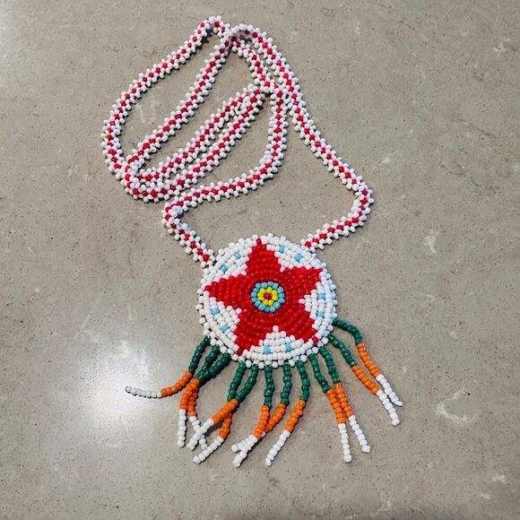 Hand-Beaded Authentic Native American Red Star Medallion Leather Necklace - Picture 4 of 4